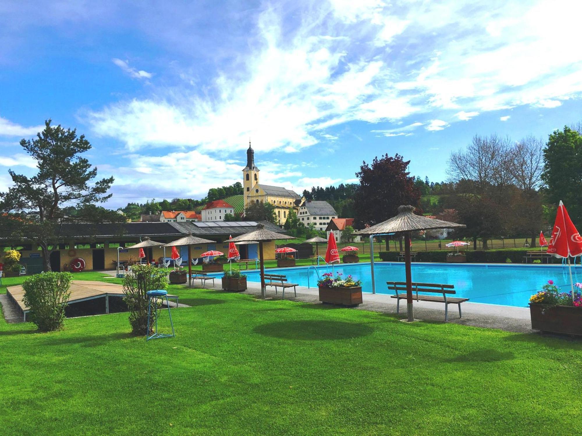 Ferienwohnung Am Freibad Лойчах Экстерьер фото